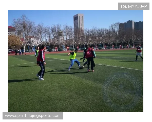 足球球星灯箱：点亮球场荣耀，传递无尽激情与梦想